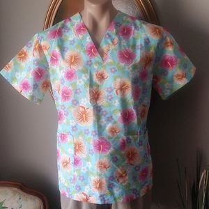 NWOT Naupaka Women's Hawaiian Medical Scrub Top. M
